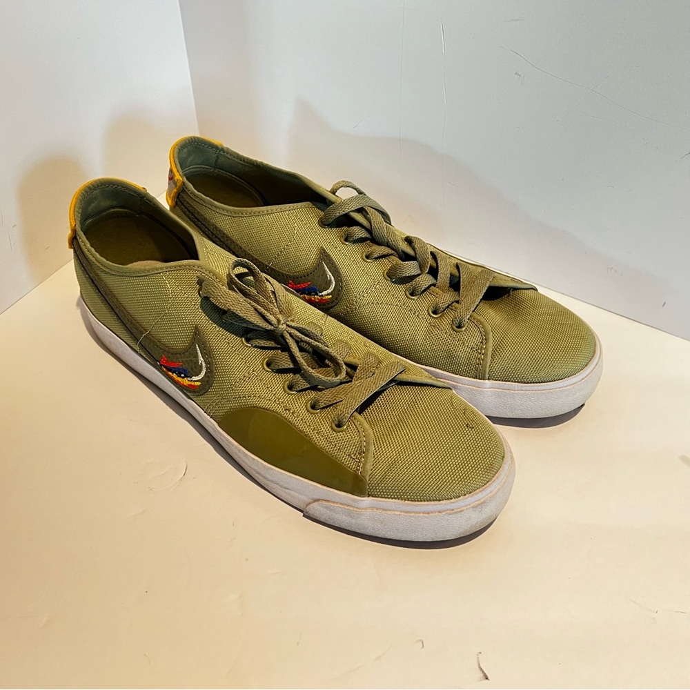 Limited Edition Nike Dan Vanderlinden men’s size 11 sneakers tennis shoes. Green